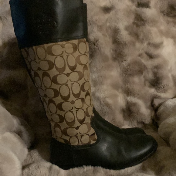 Coach vintage women brown and Tan Signature Pattern Boots Sz 7. Good condition. - Picture 5 of 11